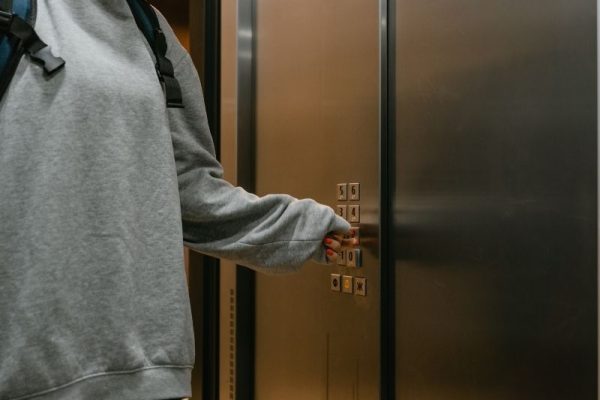 kebutuhan listrik untuk lift