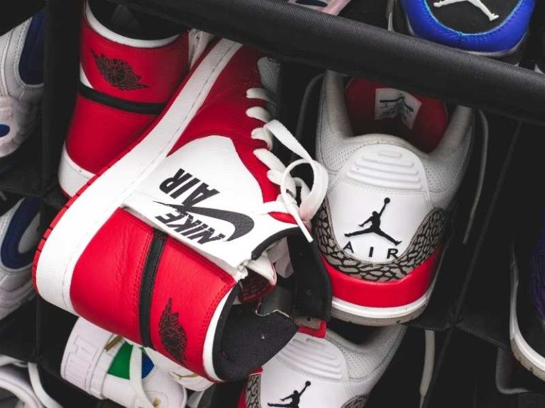 toko sepatu olah raga